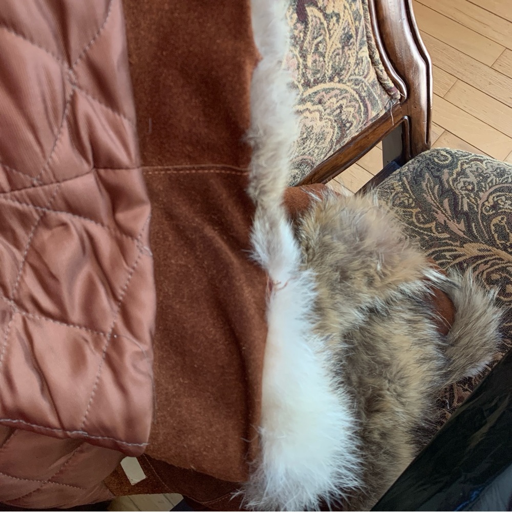Vintage 100% Leather Chestnut Cape with Fur Trim - Picture 6 of 12